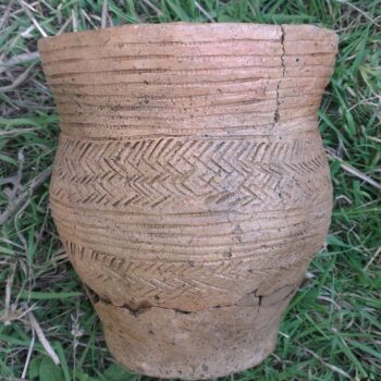 A short-necked Bronze Age beaker that was found intact within one of the burial cists. © Copyright ARS Ltd 2018