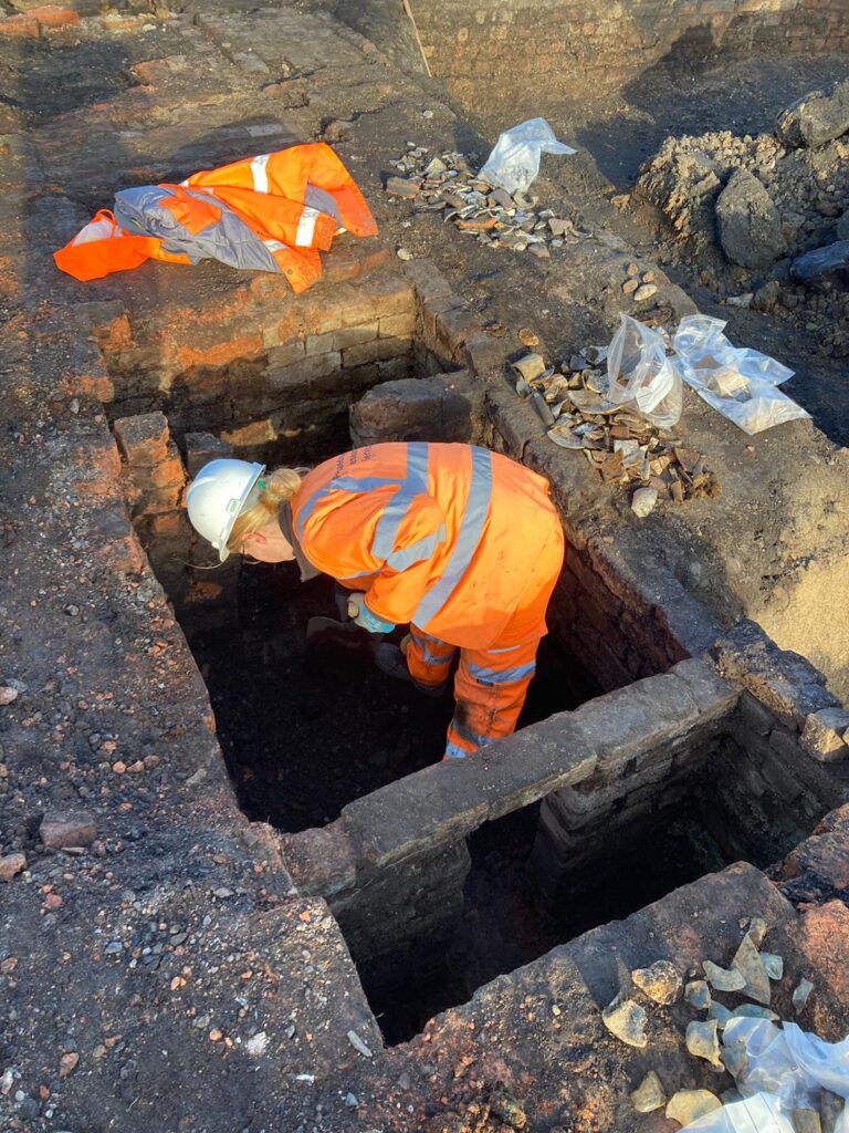 Privy midden being excavated © Copyright ARS Ltd 2023