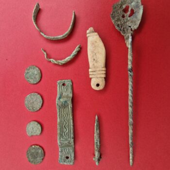 Collection of small finds, including oyster spoon © Copyright ARS Ltd 2023