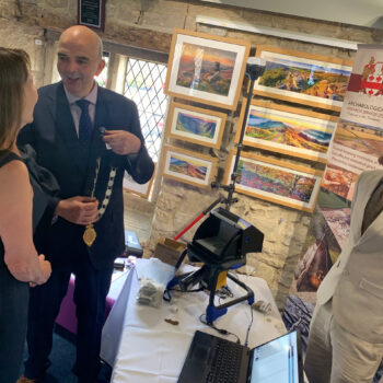 Chatting about our award-winning portable X-Ray fluorescence (pXRF) approach to archaeology with the Mayor © ARS Ltd 2024